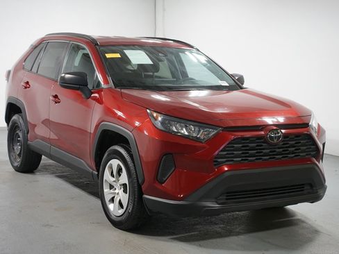 Used 2020 Toyota RAV4 LE image 3