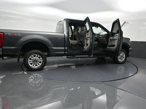 Used 2019 Ford F250 XLT w/ Snow Plow Prep Package image 31