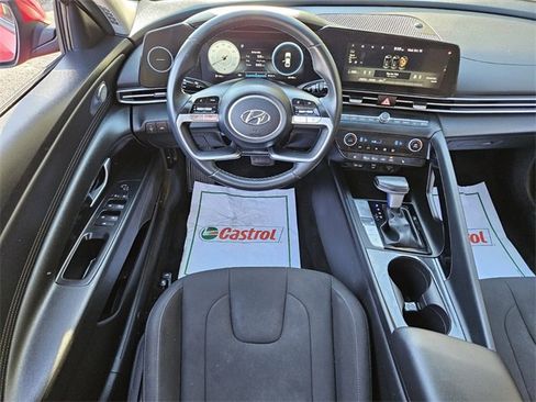 Used 2023 Hyundai Elantra SEL w/ Convenience Package image 10