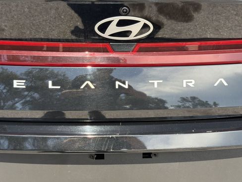 Used 2024 Hyundai Elantra SE FWD image 25