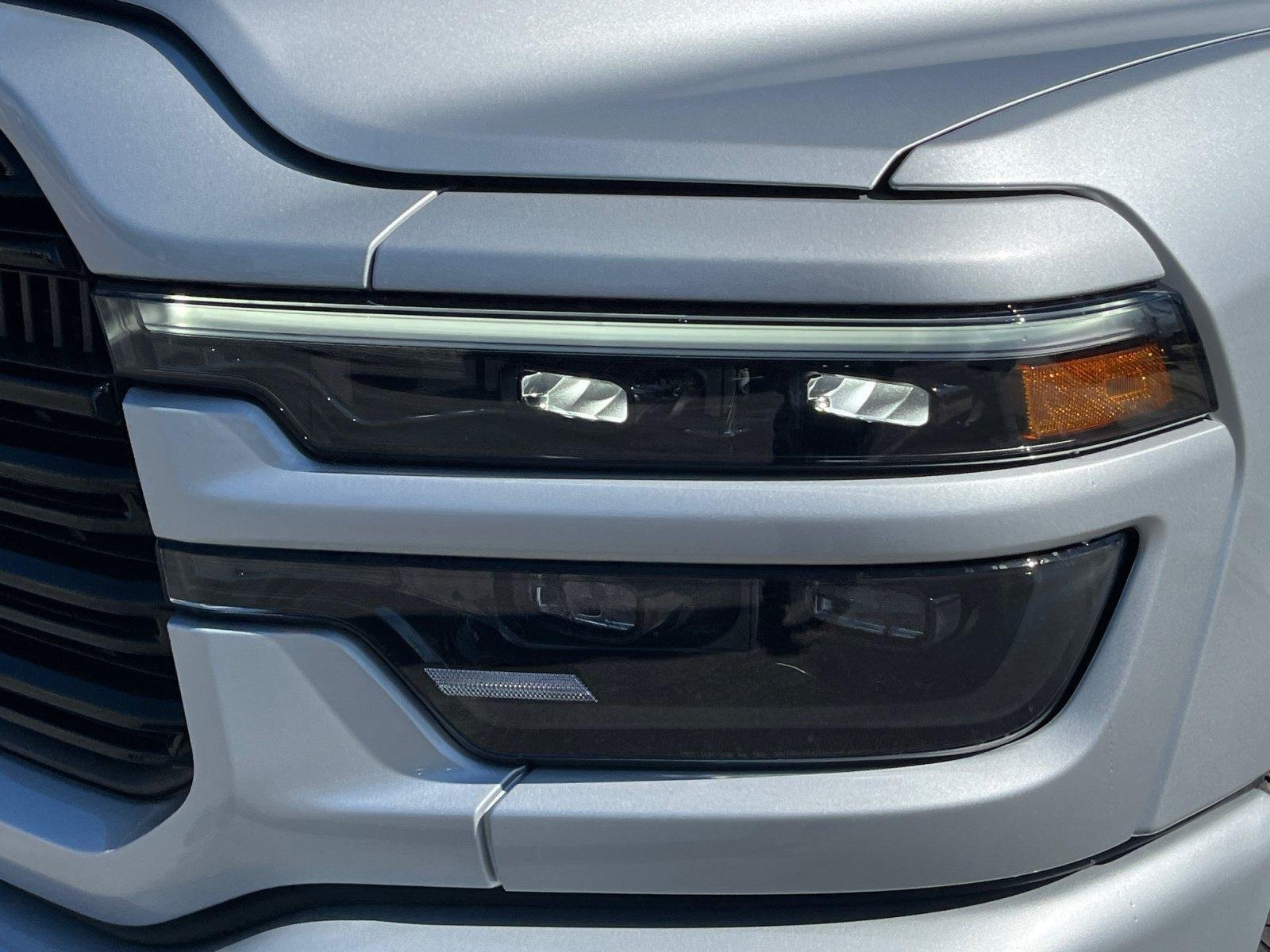 New 2026 RAM 2500 Laramie AWD/4WD image 11