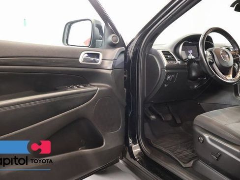 Used 2020 Jeep Grand Cherokee Laredo w/ Security & Convenience Group AWD/4WD image 8
