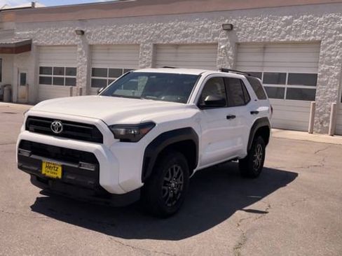 Used 2025 Toyota 4Runner SR5 AWD/4WD image 5