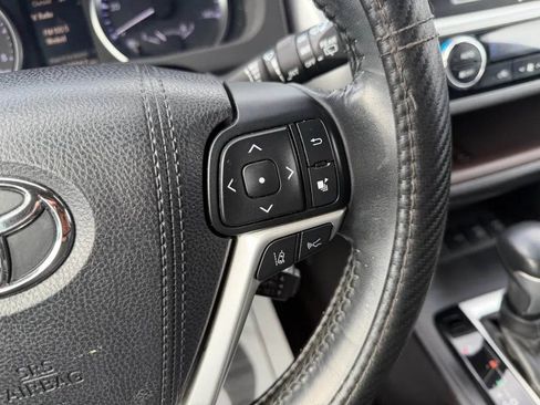 Used 2017 Toyota Highlander Plus w/ Carpet Mat Package image 17