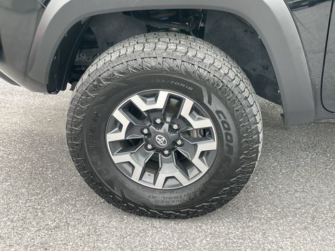 Used 2023 Toyota Tacoma TRD Off-Road w/ Technology Package AWD/4WD image 26