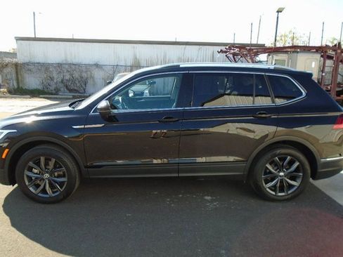 Used 2022 Volkswagen Tiguan SE image 4