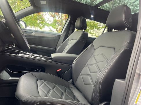 New 2026 Volkswagen Atlas Cross Sport SE image 6