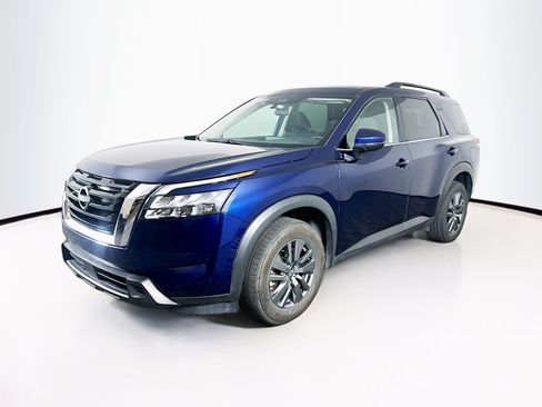 Used 2025 Nissan Pathfinder SV AWD/4WD image 3
