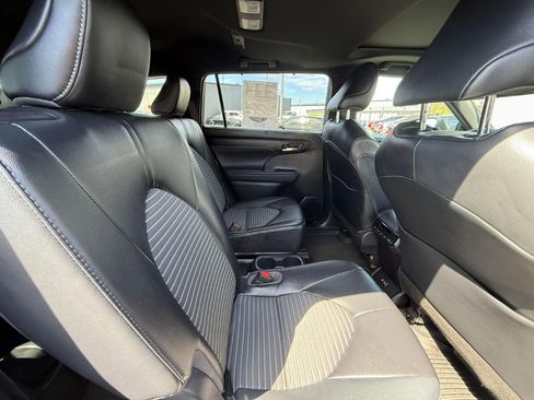 Used 2022 Toyota Highlander XSE AWD/4WD image 8