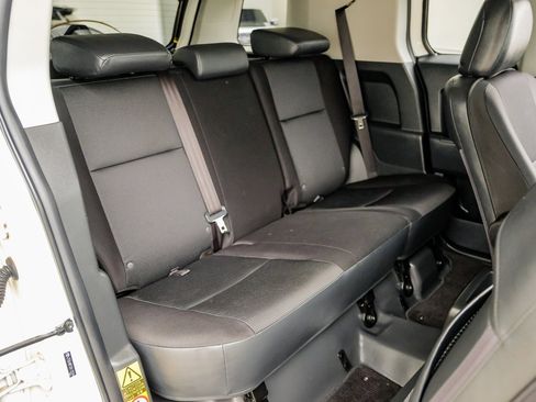 Used 2012 Toyota FJ Cruiser 4WD image 33