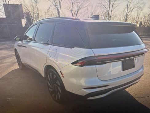 Used 2024 Lincoln Nautilus Reserve w/ Equipment Group 202A image 3