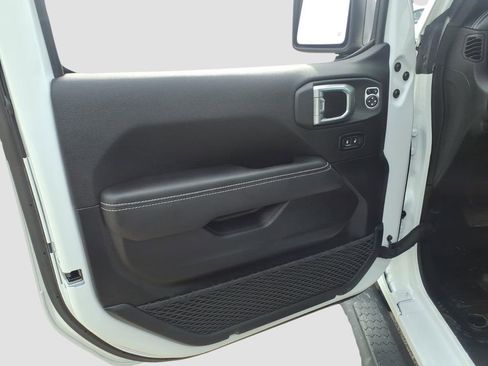 Used 2023 Jeep Wrangler Unlimited Sahara image 21