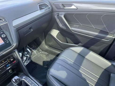 Used 2023 Volkswagen Tiguan SE w/ Panoramic Sunroof Package image 34