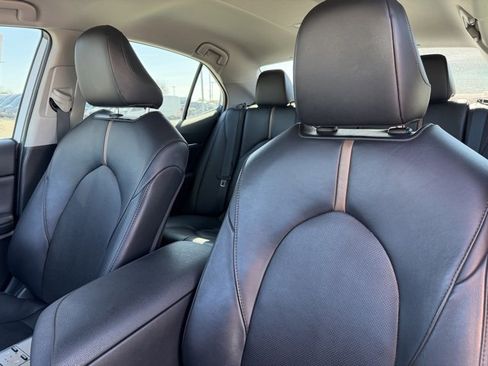 Used 2020 Toyota Camry XLE image 10