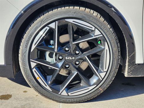 New 2025 Kia K4 GT-Line image 8