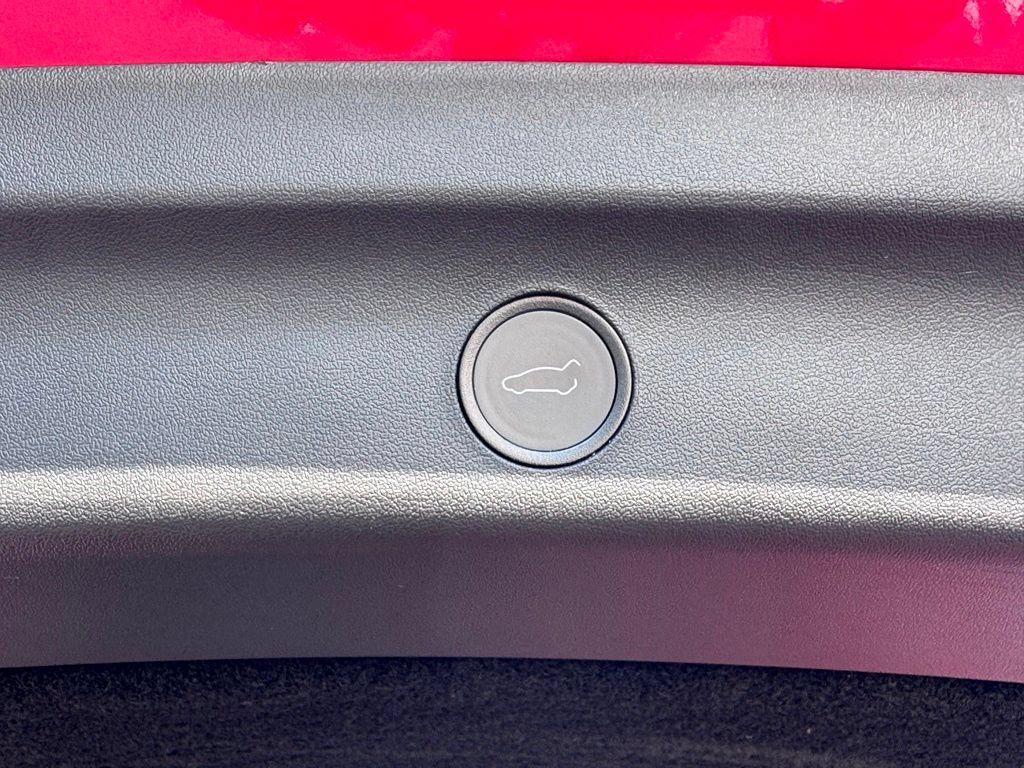 Used 2022 Tesla Model Y Long Range AWD/4WD image 40