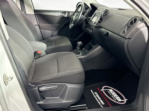 Used 2018 Volkswagen Tiguan Limited w/ Premium Package image 29
