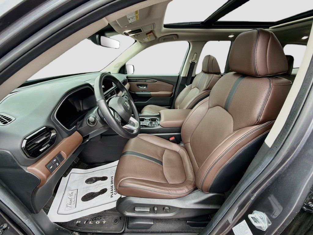 Used 2025 Honda Pilot Elite image 24