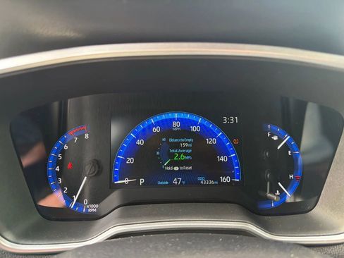 Used 2022 Toyota Corolla Cross XLE image 48