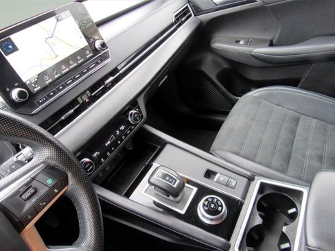 Used 2024 Mitsubishi Outlander AWD image 30