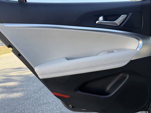 Used 2025 Genesis G70 2.5T image 45