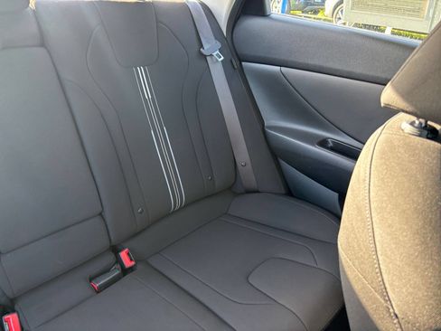 Used 2025 Hyundai Elantra SEL FWD image 39