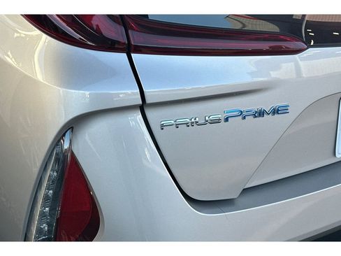 Used 2019 Toyota Prius Prime Plus image 6