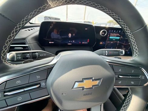 Used 2026 Chevrolet Traverse LT FWD image 23
