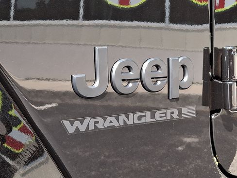 New 2026 Jeep Wrangler Unlimited Sahara AWD/4WD image 18