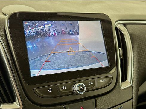 Used 2017 Chevrolet Malibu LT w/ Driver Confidence Package FWD image 15