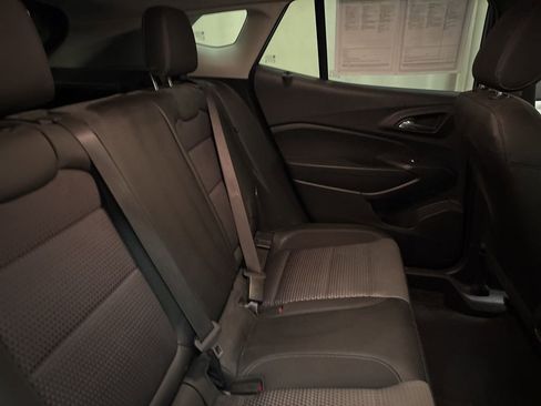 Used 2025 Chevrolet Trax LT w/ LT Convenience Package image 20