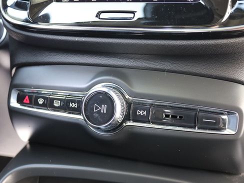 Used 2023 Volvo XC40 B5 Ultimate w/ Protection Package Premier image 16