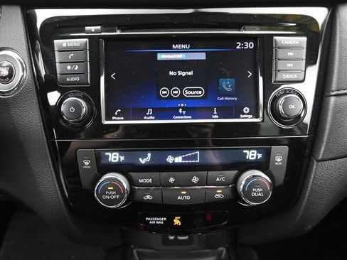 Used 2020 Nissan Rogue SV image 14