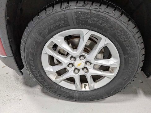 Used 2020 Chevrolet Traverse LT image 3