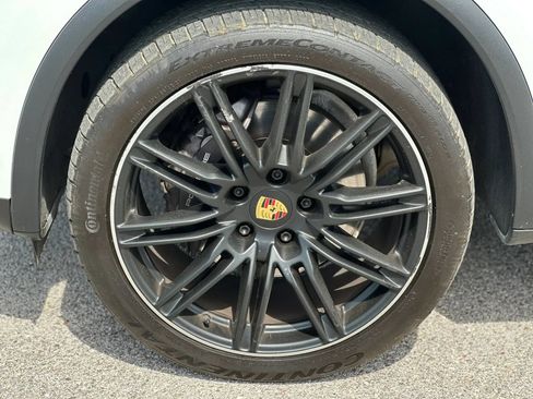 Used 2016 Porsche Cayenne AWD/4WD image 24