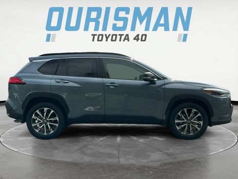 Used 2025 Toyota Corolla Cross XLE w/ Convenience Package AWD/4WD image 8