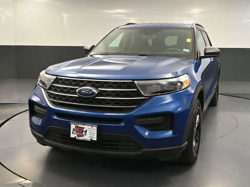 Used 2020 Ford Explorer XLT w/ Comfort Package AWD/4WD image 12