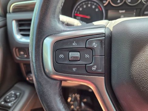 Used 2021 Chevrolet Suburban LT w/ Luxury Package RWD image 30