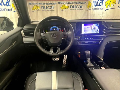 Used 2025 Toyota Camry SE image 17