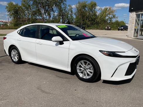 Used 2025 Toyota Camry LE FWD image 10
