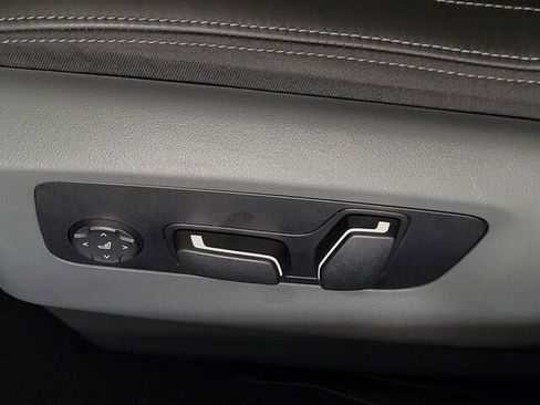 Certified 2025 BMW 530i image 32