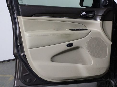 Used 2021 Jeep Grand Cherokee Overland AWD/4WD image 19