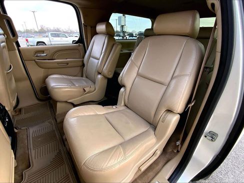 Used 2009 Cadillac Escalade ESV image 19