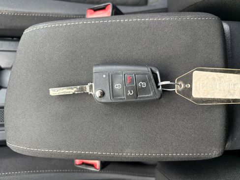 Used 2018 Volkswagen Tiguan S image 26