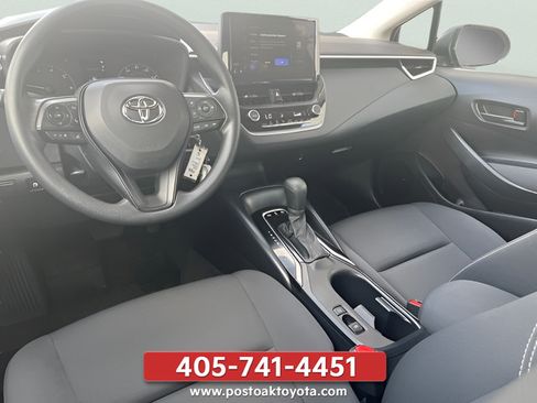 Used 2025 Toyota Corolla LE FWD image 21