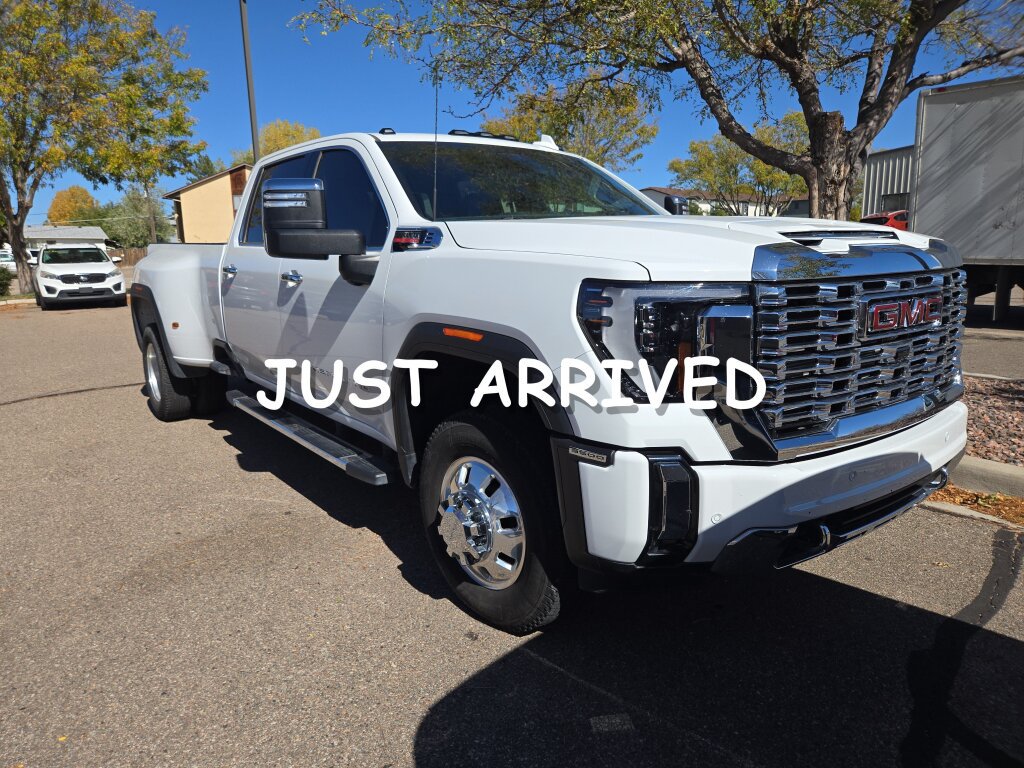 Used 2024 GMC Sierra 3500 Denali w/ Denali Reserve Package AWD/4WD image 1