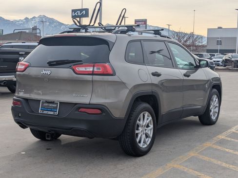 Used 2016 Jeep Cherokee Sport w/ Cold Weather Group image 5