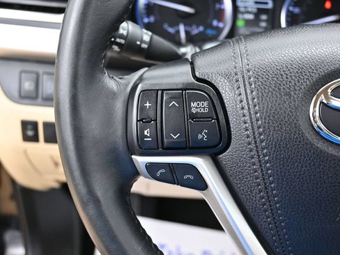 Used 2019 Toyota Highlander XLE AWD/4WD image 24