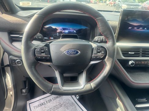 Used 2025 Ford Explorer ST-Line w/ ST-Line Street Pack AWD/4WD image 10