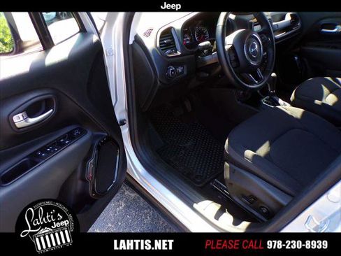 Certified 2020 Jeep Renegade Altitude w/ Cold Weather Group AWD/4WD image 12
